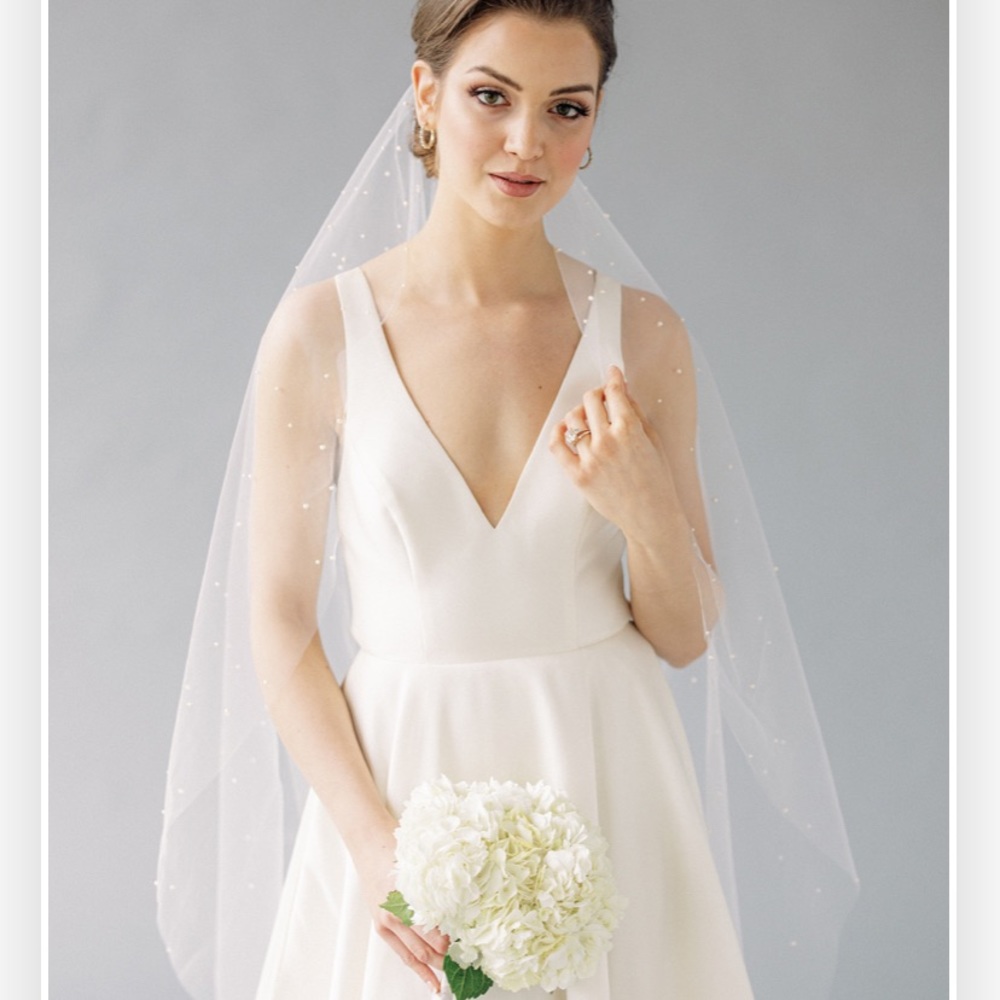 Toni Federici Tiana Ivory Pearl Wedding Veil - MINT Condition